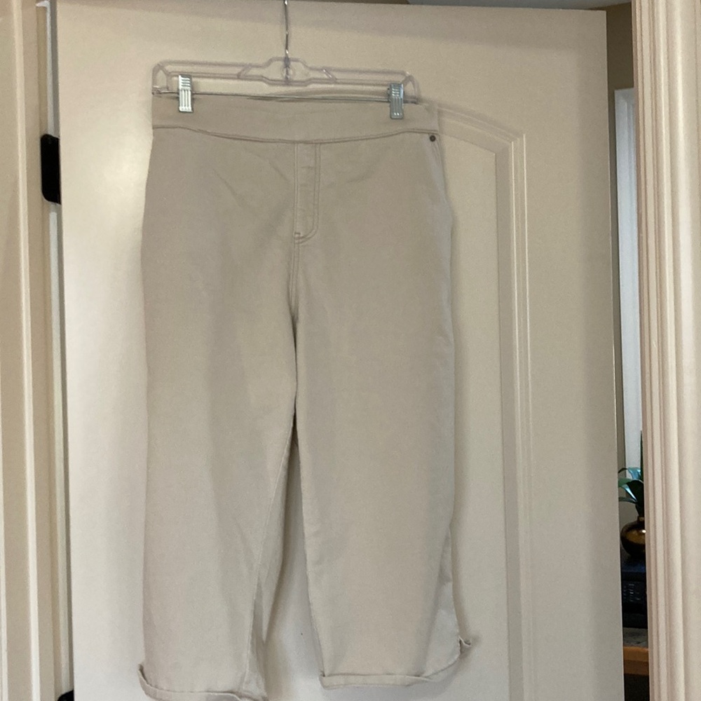 Women's Cream Capris